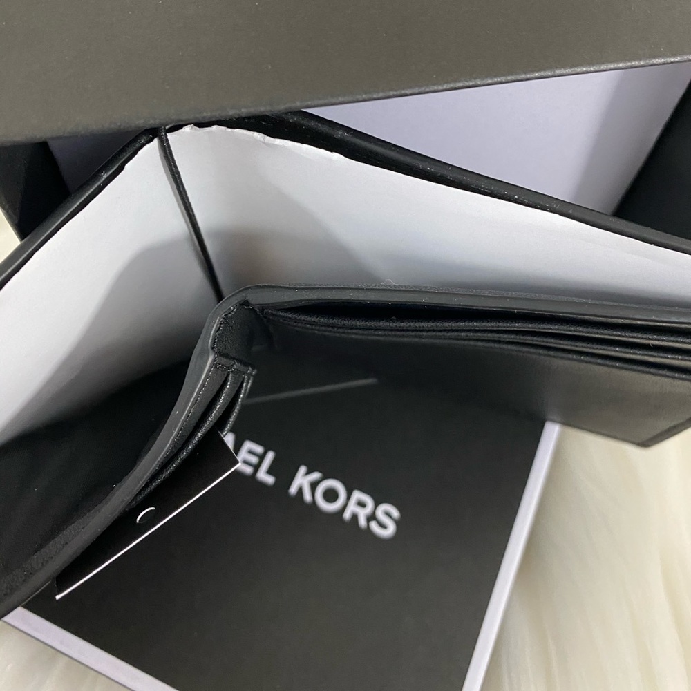 MK Andy Men’s Slim Billfold Wallet - Picture 8 of 10